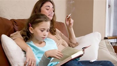 هل التدخين السلبى يسبب الربو؟.. طبيب يوضح ويكشف تأثيره على الأطفال