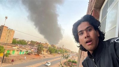 معاناة مدون سفر علق بين فوهات الرشاشات في السودان.. فيديو