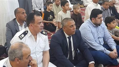 رئيس مدينة إطسا بالفيوم يؤدي صلاة العيد بمسجد التحرير