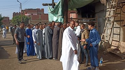 قطار وحلويات وفاكهة.. احتفالات أهالي بني سويف بالعيد