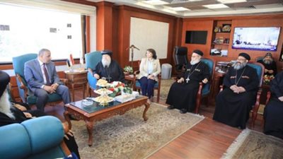 صور .. محافظ سوهاج يستقبل المهنئين بعيد الفطر المبارك