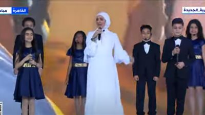 هلا رشدي تغني 