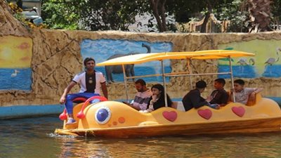 إقبال زوار حديقة الحيوان على الطفطف والبدالات النهرية