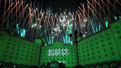 انطلاق الألعاب النارية في أول أيام عيد الفطر المبارك بالسعودية
