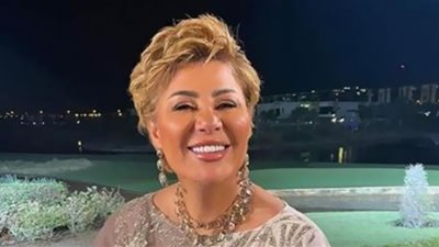 مفيدة شيحة متوهجه بالبرتقالي اللافت