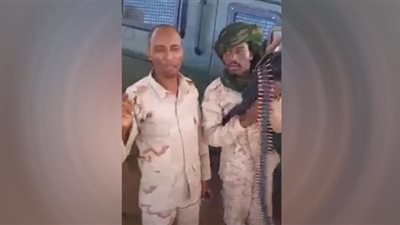 قوات الدعم السريع تستولي على مدرعات للجيش في شارع مدني بالخرطوم (شاهد)
