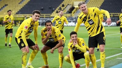 بوروسيا دورتموند.. ينتزع صدارة الدوري الألماني برباعية حاسمة