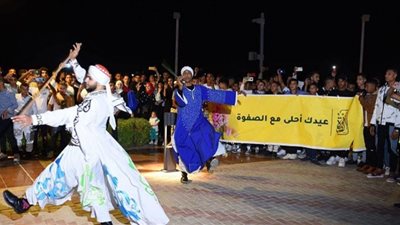 إقبال كبير من المواطنين والأطفال بممشى بني سويف السياحي