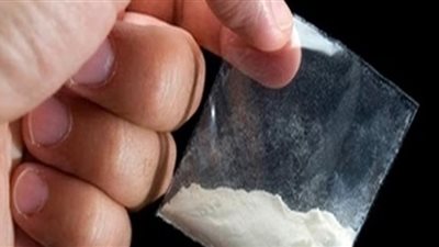 سقوط عاطل وسيدة بتهمة الإتجار بالهيروين في القاهرة والنيابة تأمر بحبسهم