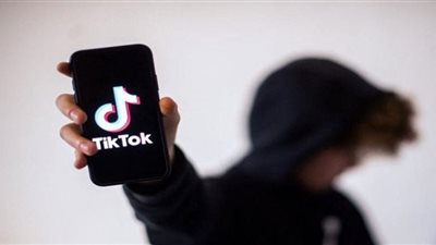 طفل يفقد حياته إثر تحدي على تطبيق تيك توك.. شاهد الفيديو