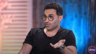 أحمد فهمي يكشف تفاصيل علاقته بمعجبة.. حب تحت التهديد (فيديو)