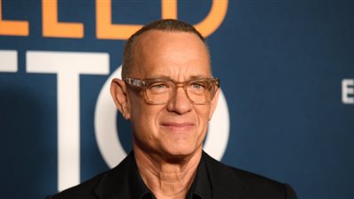 tom hanks يقضى أوقات خاصة مع زوجته وأصدقائه في الزمالك