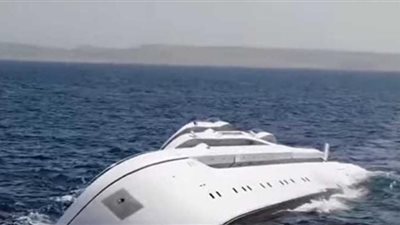 تفاصيل إنقاذ 35 شخصًا من غرق لنش سياحي بالبحر الأحمر