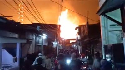 إخماد حريق سيارة نقل محملة بسيراميك بالغربية