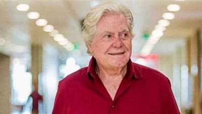 أول تعليق لحسين فهمى بعد اختياره ضيف شرف للدورة 49 لمهرجان جمعية الفيلم