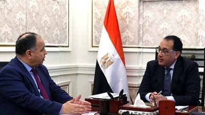 رئيس الوزراء يستعرض مع وزير المالية مستهدفات موازنة العام المالي المقبل
