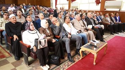 تنفيذي كفر الشيخ يخصص عدة أراضى لإقامة مشروعات خدمية ويكرم موظفين متميزين