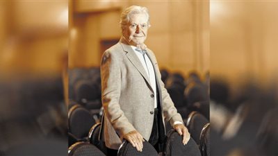 حسين فهمى ضيف شرف الدورة الـ 49 لمهرجان جمعية الفيلم