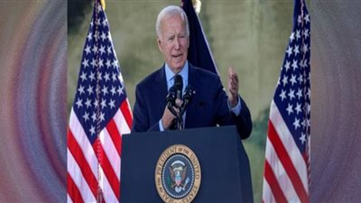 ورقة في يد بايدن تكشف حقيقة لقاءاته بالصحفيين خلال المؤتمرات