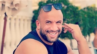 آندرو تيت يلمح بتسميمه ورسالة أخيرة لمتابعيه على تويتر.. صور