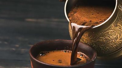 تداعيات تناول القهوة على معدة فارغ