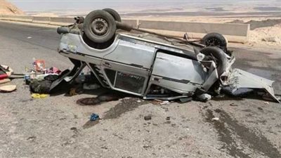 ضحية و4 مصابين بينهم طفل في حادث انقلاب سيارة