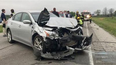 حادث سير مروّع ينهي حياة موظف ويصيب سيدة وسائقًا