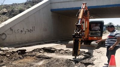 مديرية الطرق والنقل بالإسماعيلية تواصل أعمال إصلاح الطرق ورفع الكفاءة