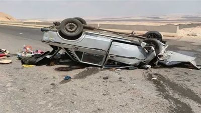 حادث انقلاب سيارة ينهي حياة شخص ويصيب 4 آخرين