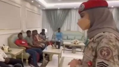 رقيب سعودية تستقبل الرعايا الهنديين القادمين من السودان باللغة الأردية