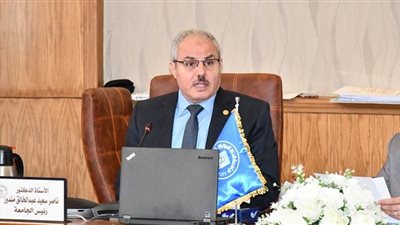 مجلس جامعة القناة يُناقش بدء العمل بالمرحلة الثانية فى مبادرة 