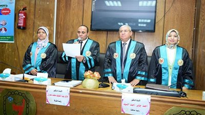 صور.. رئيس جامعة سوهاج يشهد مناقشة رسالة دكتوراه لوافد كويتي بكلية التربية