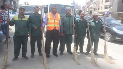 احتفالات مايو.. عمال الجيزة يتعهد للمحافظ بمزيد من العمل والإنتاج