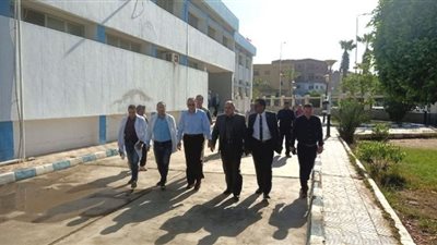 محافظ الشرقية يتفقد مستشفى الصالحية للتأكد من الخدمات الطبية
