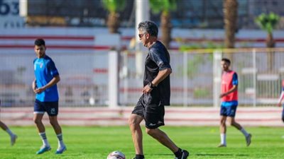 فريدي هيريرا المدرب المساعد في جهاز الزمالك يبدأ مهام عمله اليوم