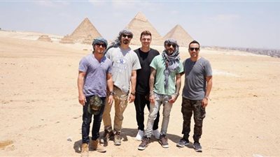 فريق البوب The Backstreet Boys يستمتع بجولة سياحية في مصر قبل حفلتهم