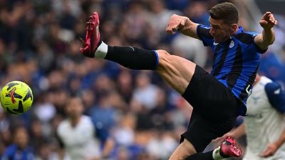 إنتر ميلان تدك لاتسيو بثلاثية ويقتحم المربع الذهبي