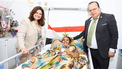 وزيرة الهجرة تشيد بجهود وزارة الصحة في رعاية الطالبين المصريين العائدين من السودان