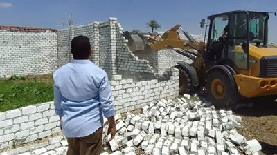 إزالة 19 حالة تعدٍ على الأراضي الزراعية بالفيوم