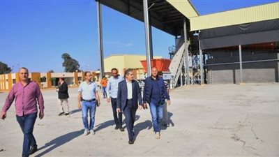 محافظ الغربية يتفقد كورنيش المحلة ومشروعات الرصف بسمنود