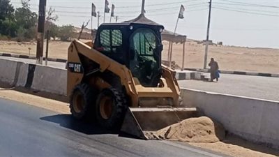 حملة للنظافة العامة ورفع المخلفات بطريق القاهرة الفيوم الصحراوي