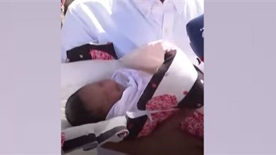 رحلة رضيعة سودانية نجت من القصف ووصلت إلى جدة (شاهد)