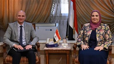 القباج والمدير التنفيذي للهلال الأحمر المصري يبحثان سبل تقديم الإغاثة للعائدين من السودان