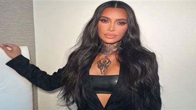 كيم كارداشيان تستعرض أنوثتها بالكورسيه المزين باللؤلؤ في حفل ‪Met Gala 2023‬‏