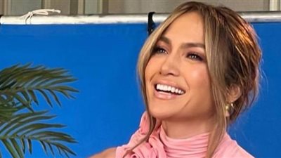 الأناقة تسيطر على جينيفر لوبيز في ‪Met Gala 2023‬‏