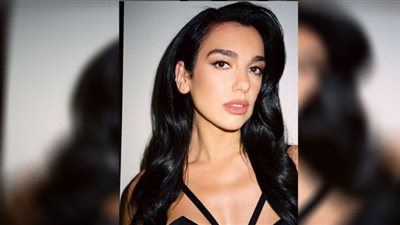 دوا ليبا تتألق بفستان vintage بعد مرور 31 عامًا من تصميمه في حفل MetGala2023 (تفاصيل)