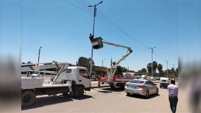مركز ومدينة أبوصوير يواصل أعمال النظافة والإنارة العامة