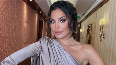 نادين نجيم تجذب الأنظار بالأوفر سايز