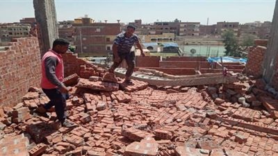 إزالة 4 حالات تعدٍ بالبناء على أملاك الدولة بمركز المحلة