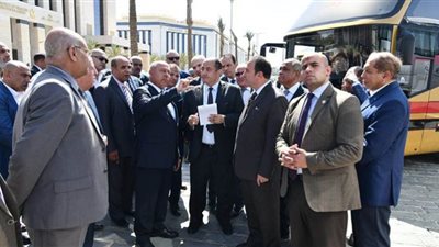 وزير النقل يتفقد اصطفاف أتوبيسات نقل الركاب بالحي الحكومي بالعاصمة الإدارية